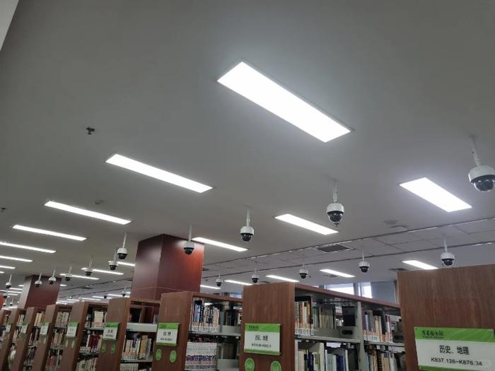 阅览区顶部摄像机布置
